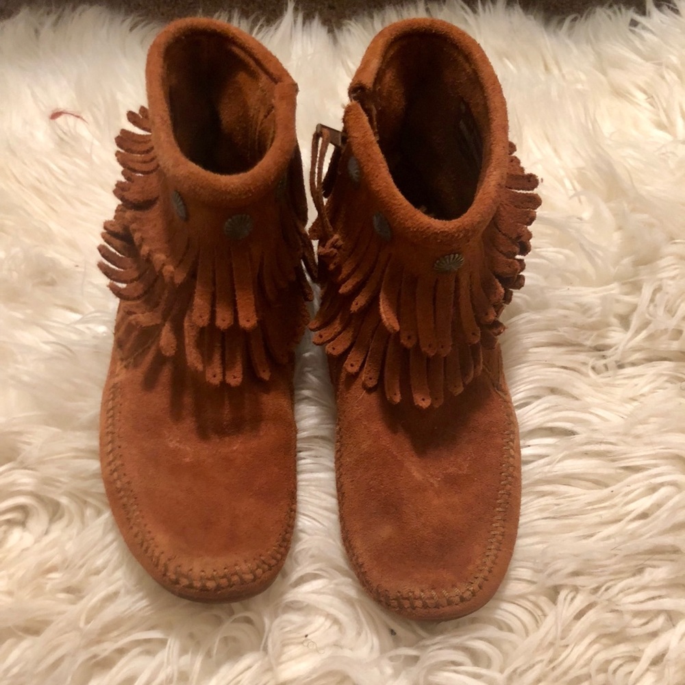 MINNETONKA Double Fringe Ankle Side ZIP Booties